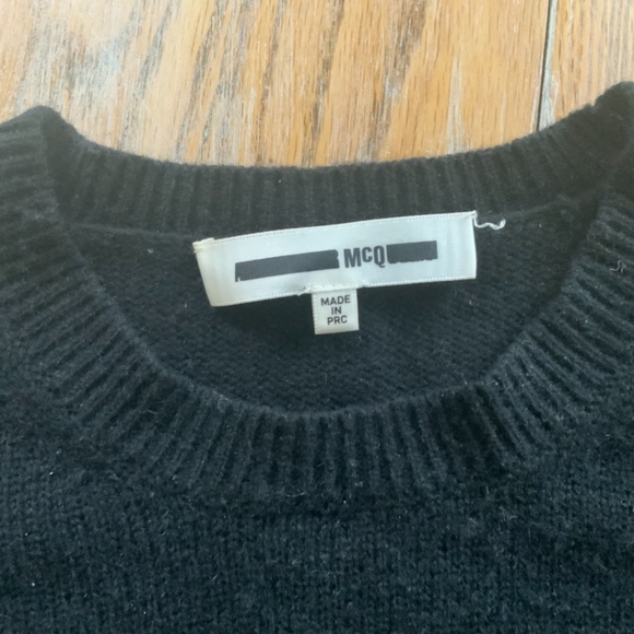 ALEXANDER McQUEEN wool cashmere cold shoulder black sweater/L - Picture 2 of 6